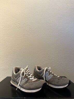 New Balance Women’s Gray Suede & Mesh Lifestyle Sneakers